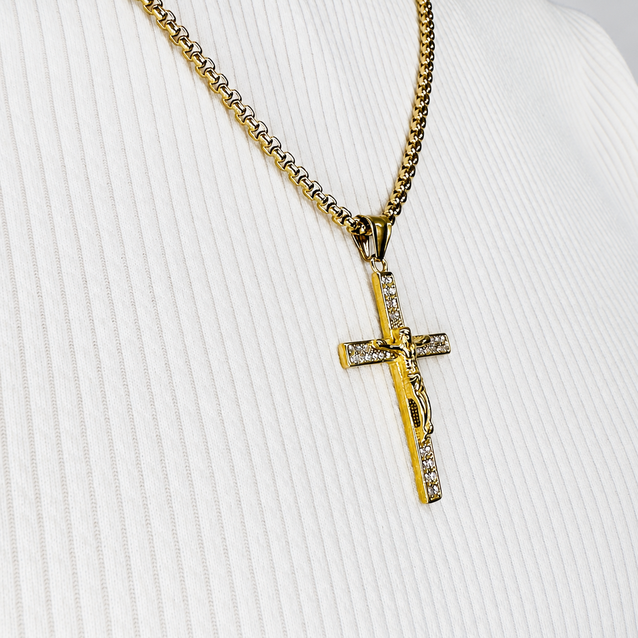 Combo Cadena Veneciana + Dije Cristo Piedras Mukura Oro Laminado 18K