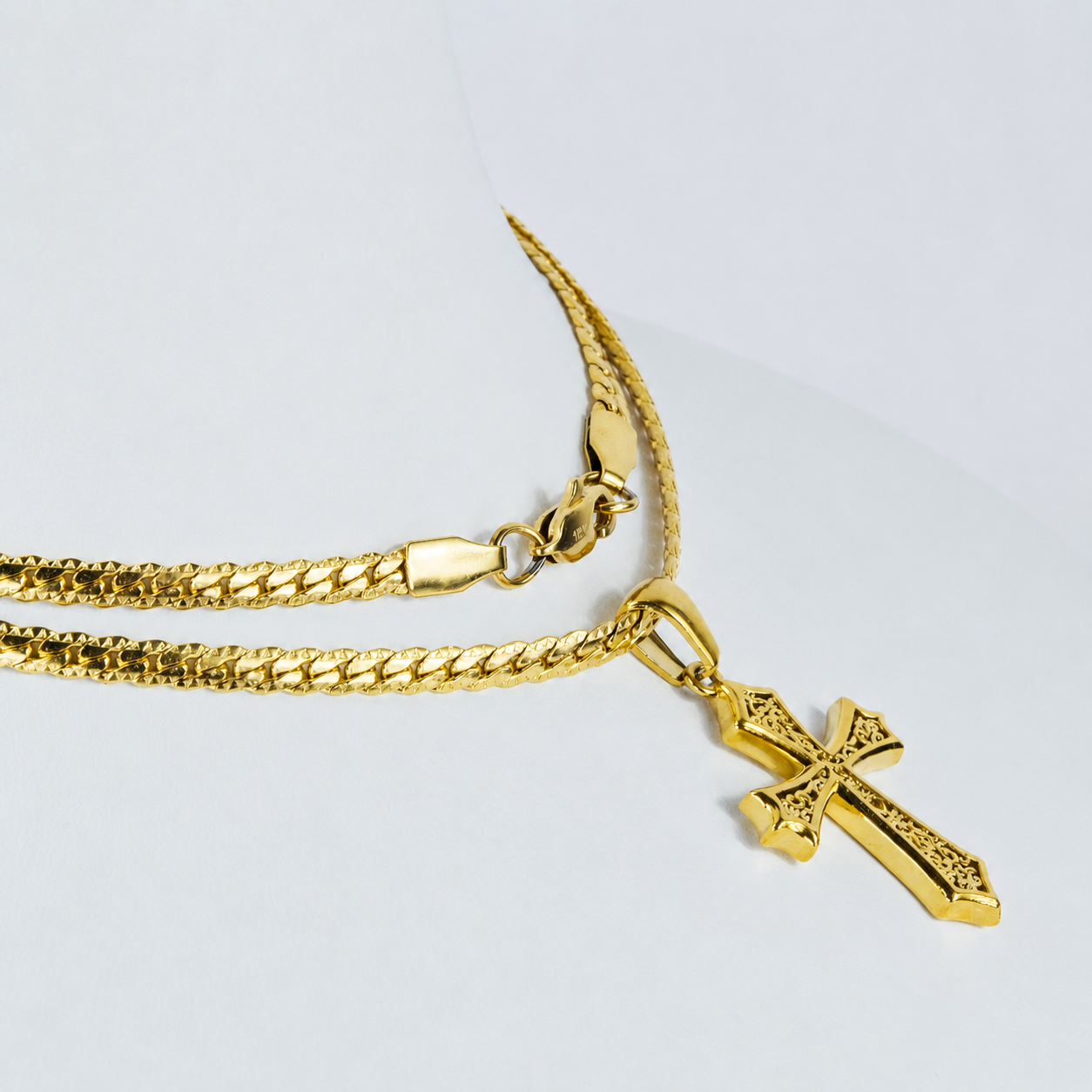 Combo Cadena Grabada + Dije Cruz Texturizada Oro Laminado 18K Mujer