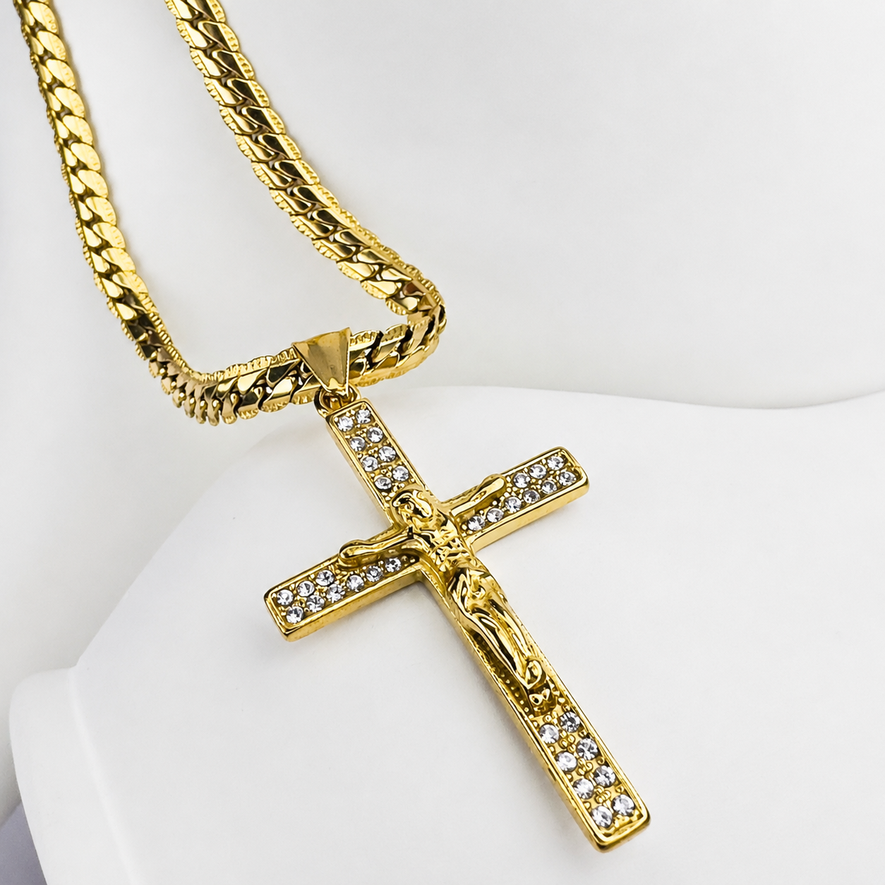 Combo Cadena Grabada + Dije Cristo Piedras Mukura Oro Laminado 18K
